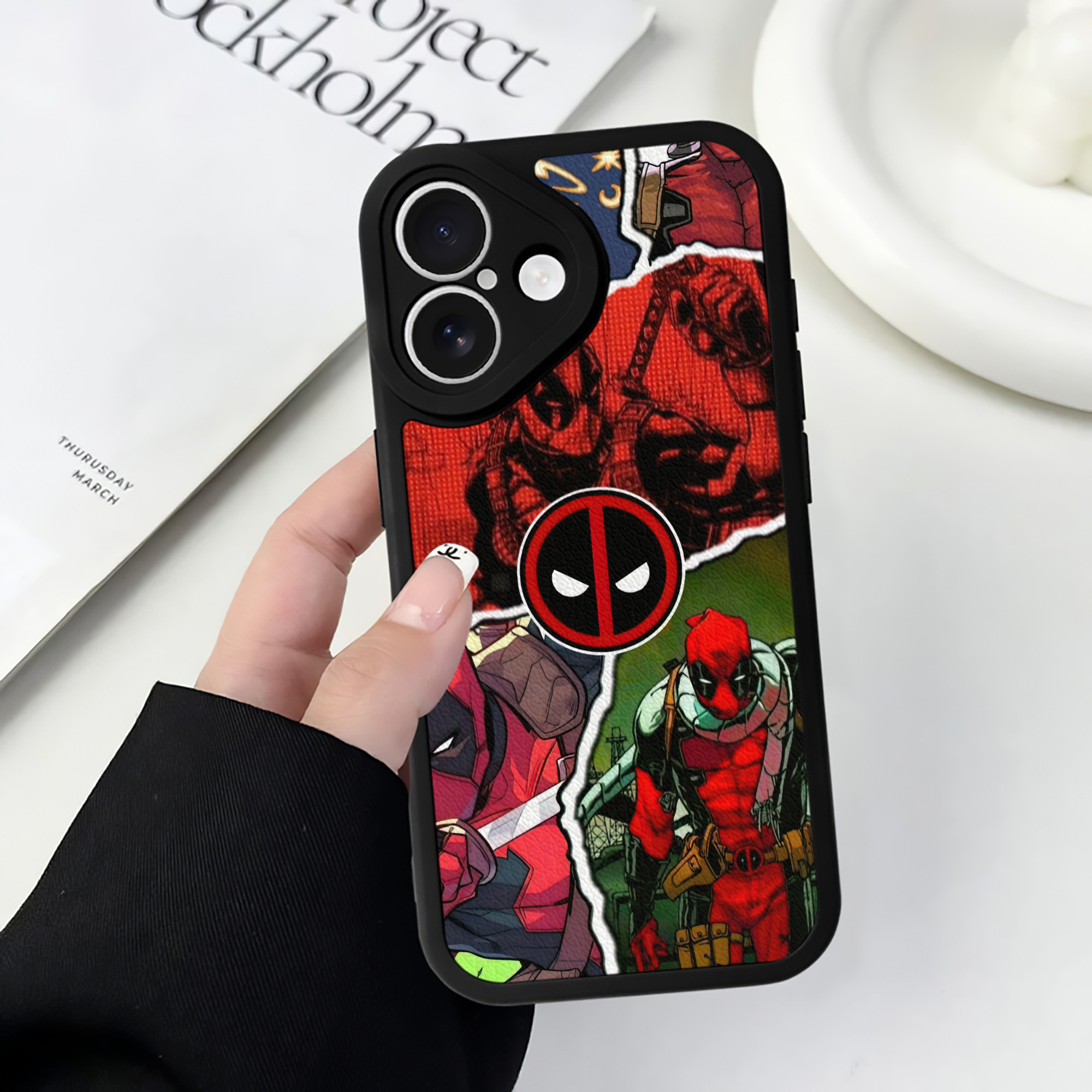 （画像用） Deadpool デッドプール 【iPhone 16シリーズ対応】シリコンスマホケース（レザー調） 材質：シリコン